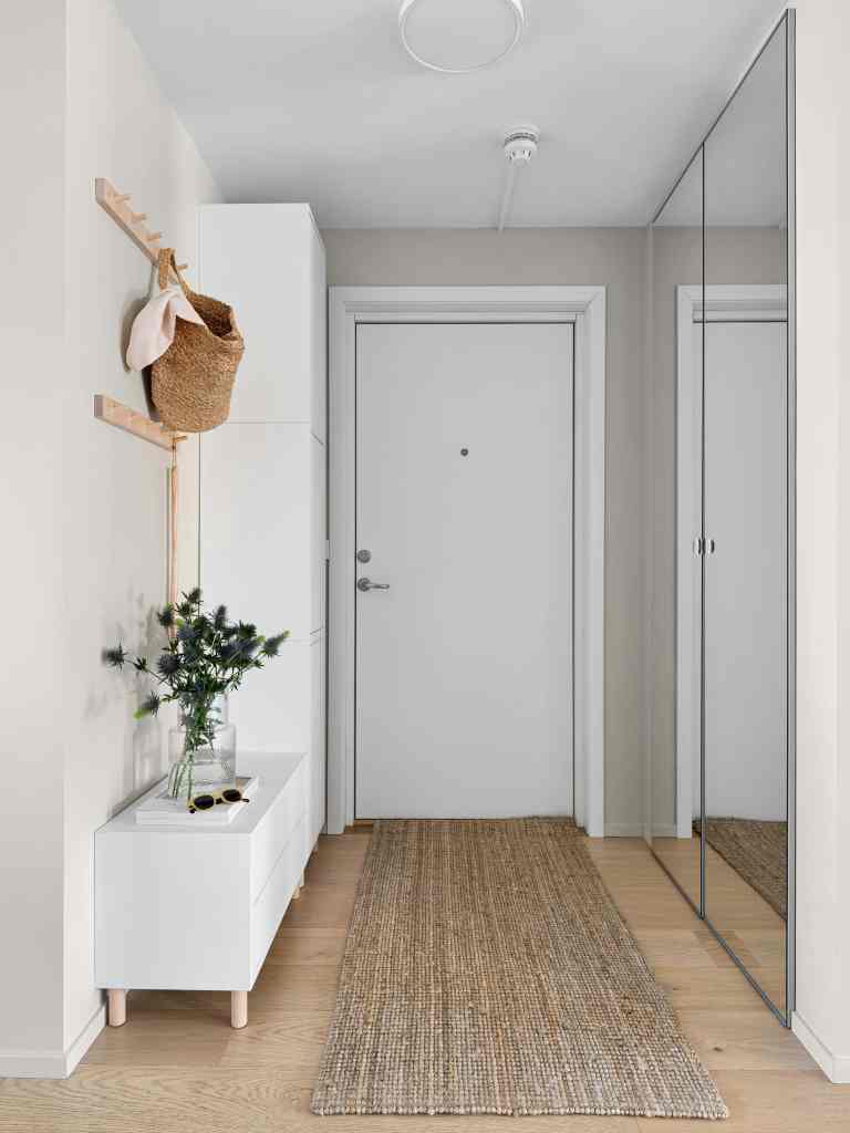  Small apartment entryway with organized drop zone for keys and essentials 